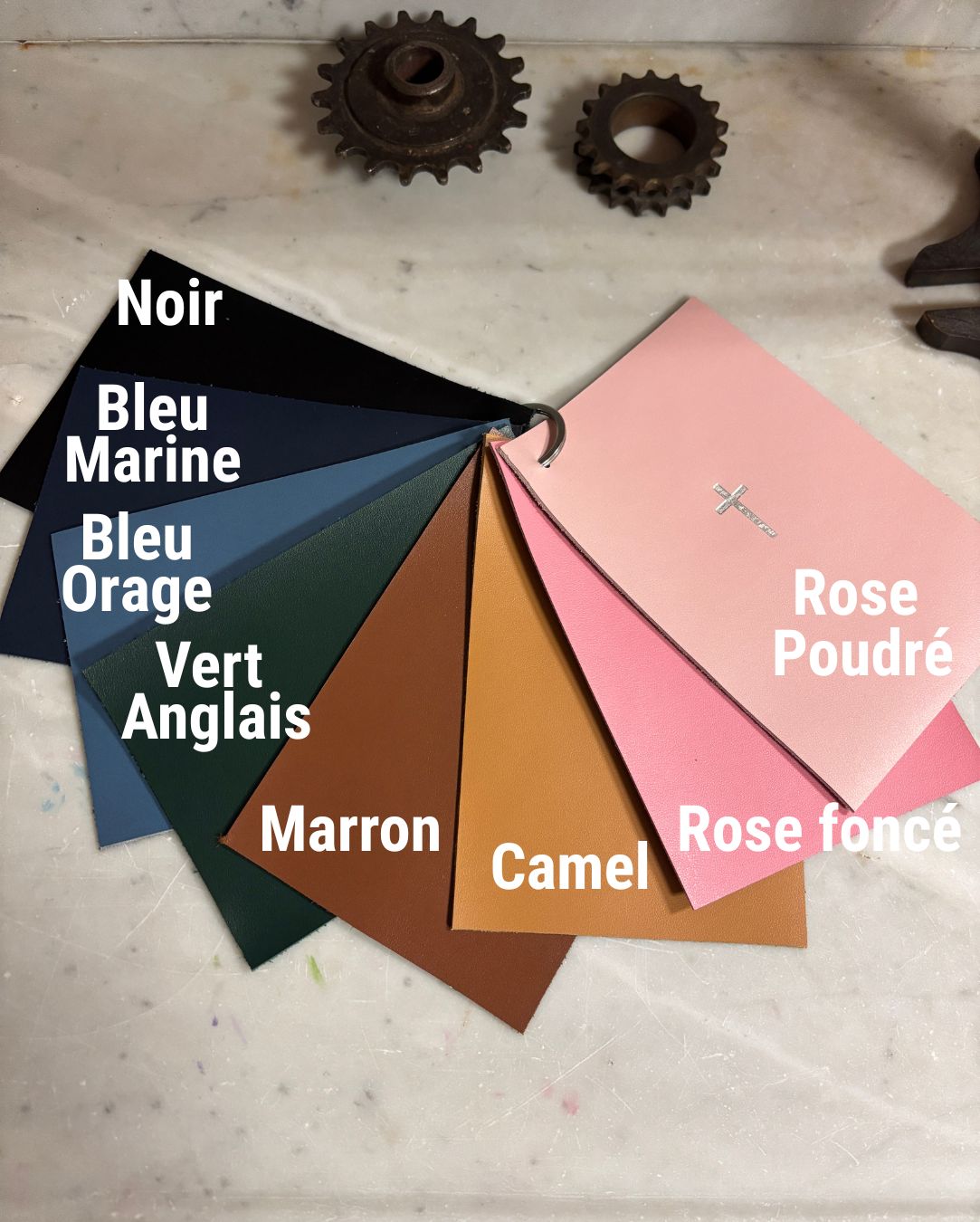 Porte-clés en cuir Croix